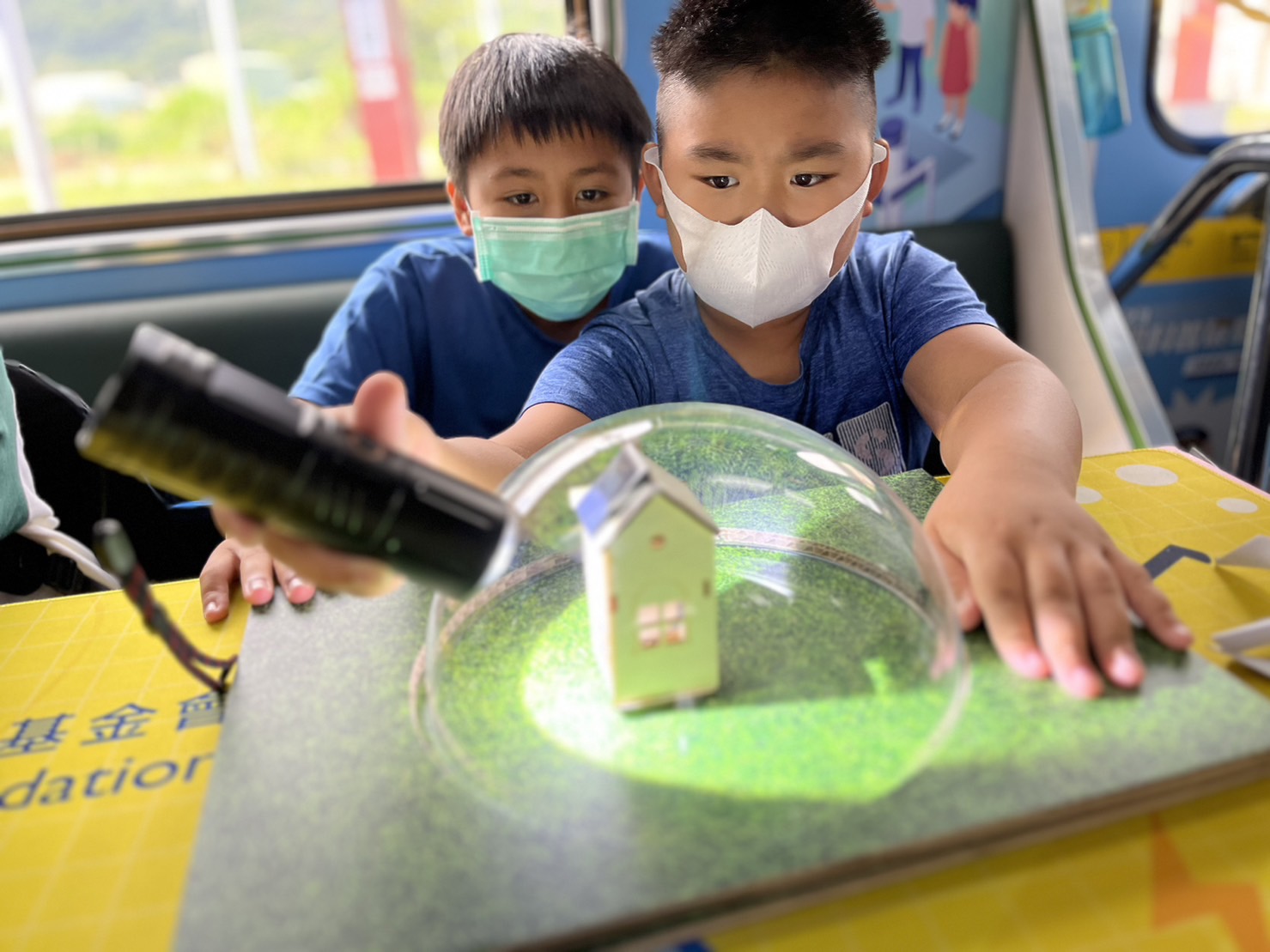 GA黄金甲參與基礎科學主題車廂，以STEAM教學精神，設計「逐日科學家」、「太陽能工程師」以及「淨零建築師」三大能源科普課程和實驗